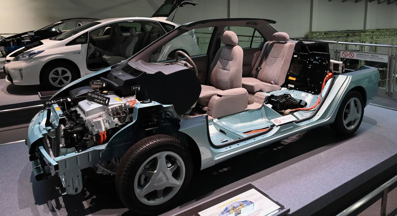 TTTNIS, “Toyota Prius NHW10 cutaway 01.jpg,” Wikimedia Commons; CC0 1.0; museum cutaway displaying hybrid components; no edits. https://commons.wikimedia.org/wiki/File:Toyota_Prius_NHW10_cutaway_01.jpg