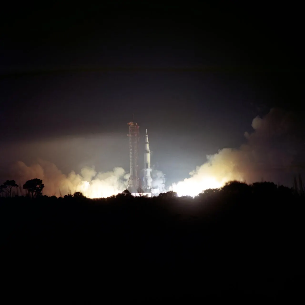 NASA documentary photograph of the Apollo 17 Saturn V launch on 7 December 1972. Author not identified on the source file page; public domain in the U.S. as NASA-created material. Original: https://commons.wikimedia.org/wiki/File:Apollo_17_launch,_December_7,_1972.jpg; NASA image record S72-55482: https://images.nasa.gov/details/S72-55482. No edits.