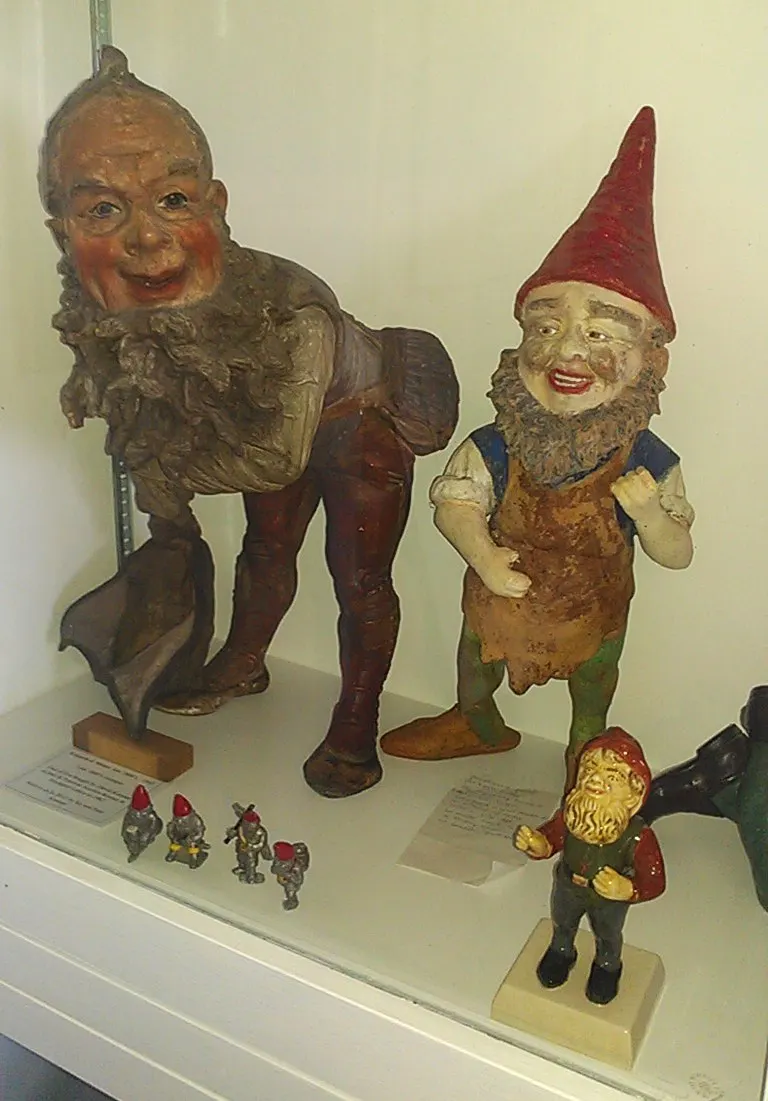 documentary photograph of historic garden gnomes on display at the Gnome Reserve, 6 October 2015; it is not a depiction of Atkin’s complete collection or its 2000 record count. Original page: https://commons.wikimedia.org/wiki/File:Historic_Garden_Gnomes.jpg. Creator Ethan Doyle White. CC BY-SA 3.0 (https://creativecommons.org/licenses/by-sa/3.0/). Attribution: Ethan Doyle White, “Historic Garden Gnomes,” CC BY-SA 3.0, via Wikimedia Commons. Original JPEG, unchanged.
