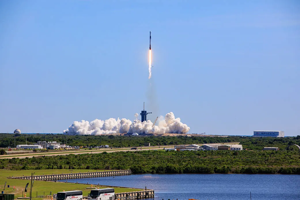 SpaceX Falcon 9 carrying Crew Dragon for Axiom Mission 1 lifts off from Kennedy Space Center, April 8, 2022. Original page: https://www.nasa.gov/image-article/first-private-astronaut-mission-takes-flight/. Photo credit NASA/Kim Shiflett; NASA public-use image, no third-party copyright notice on cited page. Attribution: “NASA/Kim Shiflett.” No edits.