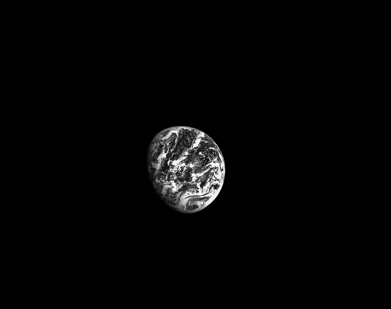 Земля на знімку оптичної навігаційної камери Orion під час Artemis I / Earth recorded by Orion’s optical navigation camera during Artemis I; actual camera data, not an artist rendering.