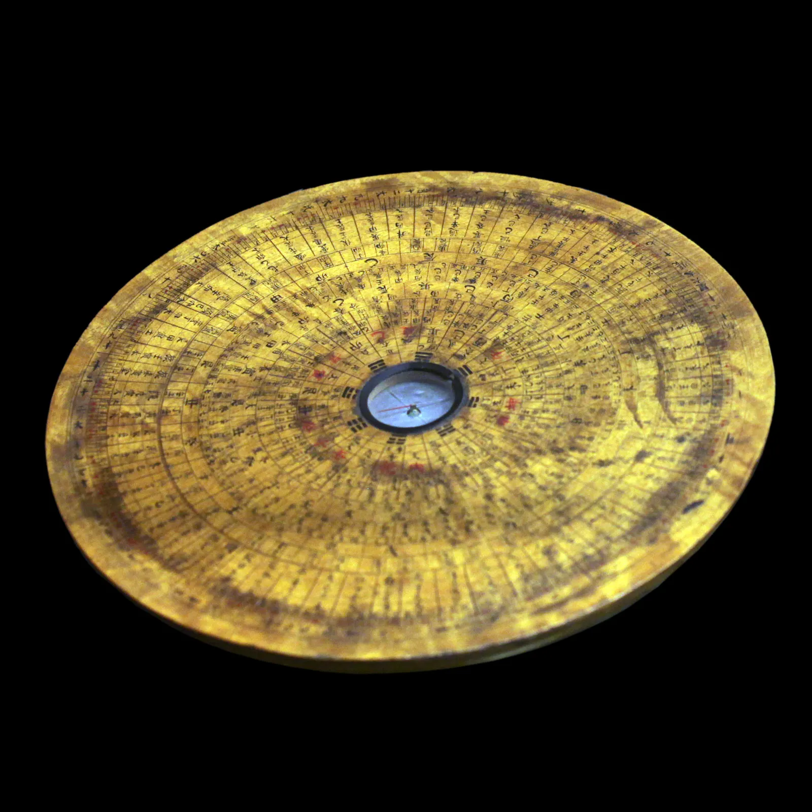 photo of a replica Chinese compass in Musée des Arts et Métiers, collection CnAM 7460; Wikimedia Commons category documents it as a replica, 19th-century-before-1866 reconstruction. Image author Rama; CC BY-SA 3.0-fr / 2.0-fr (and CeCILL); https://commons.wikimedia.org/wiki/Category:Chinese_compass_-_CnAM_7460. Clearly presented as a later reconstruction, not an excavated Song artifact.