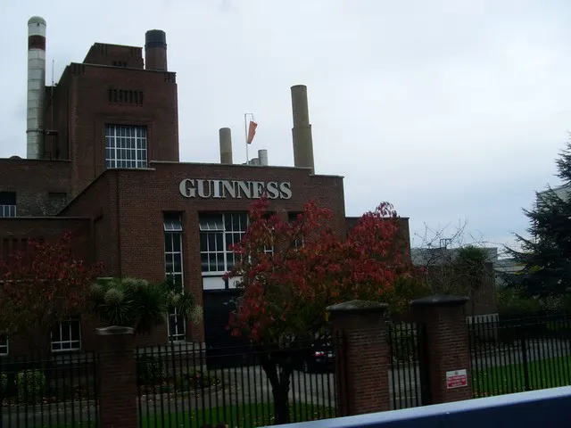 Guinness brewery buildings in Dublin; photographer Stephen Sweeney; CC BY-SA 2.0. Original page: https://commons.wikimedia.org/wiki/File:Guinness_Brewery,_Dublin_-_geograph.org.uk_-_1578051.jpg. Attribution: Stephen Sweeney, CC BY-SA 2.0, via Geograph/Wikimedia Commons; license: https://creativecommons.org/licenses/by-sa/2.0/.