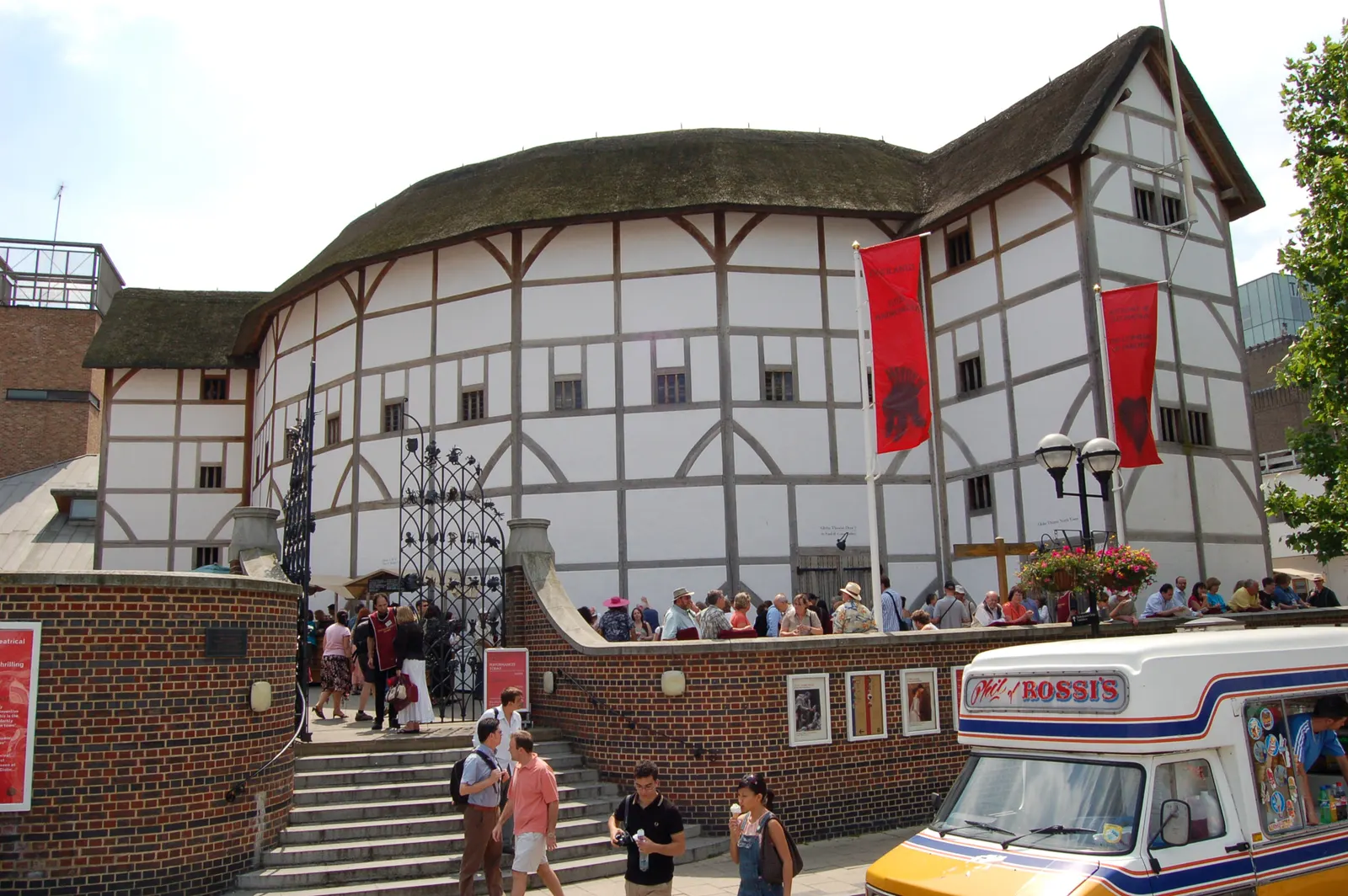 exterior of Shakespeare’s Globe in London, photographed 17 June 2006. Photographer: Thomas Roessler; original page: https://commons.wikimedia.org/wiki/File:Shakespeare%27s_Globe,_exterior_(June_2006)(165463229).jpg. CC BY-SA 3.0; attribution: “Thomas Roessler / Wikimedia Commons, CC BY-SA 3.0.” No edits.