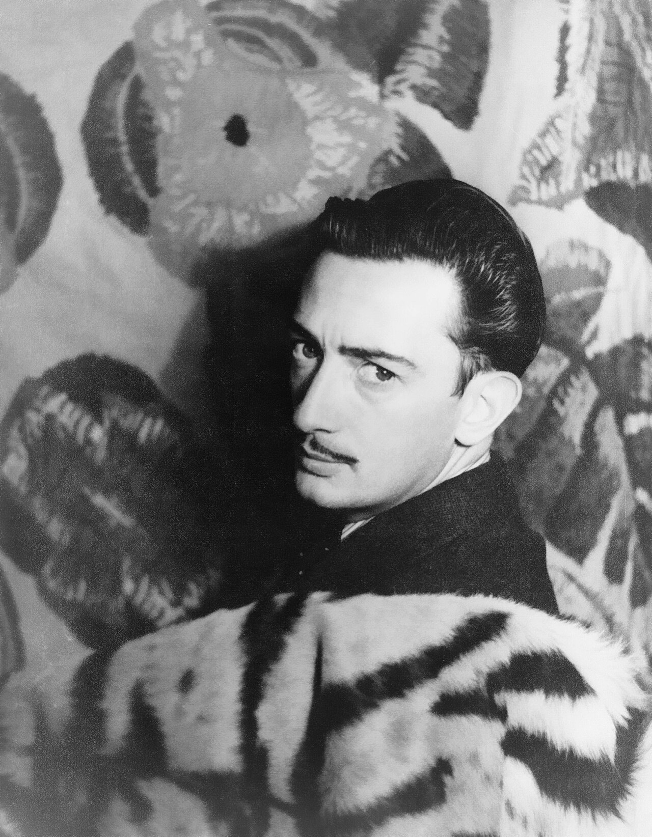 Портрет Сальвадора Далі 1939 року / Portrait of Salvador Dalí in 1939, contextual identity image rather than a photograph of the 1969 commission.