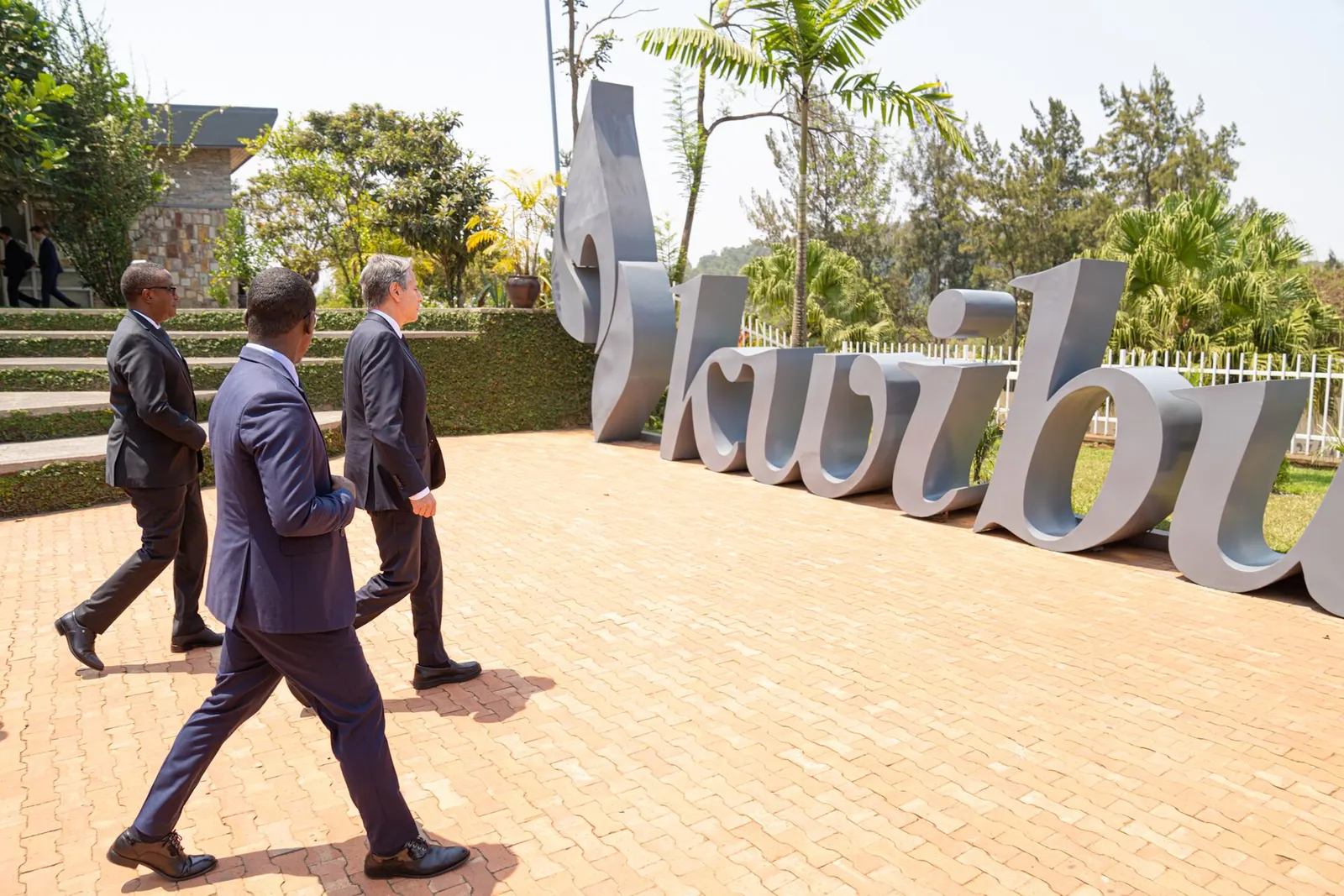 U.S. State Department photo of Secretary Blinken’s visit to Kigali Genocide Memorial; creator Freddie Everett / U.S. Department of State, public domain U.S. federal work. Original file page: https://commons.wikimedia.org/wiki/File:Secretary_Blinken_Visits_the_Kigali_Genocide_Memorial_in_Rwanda_(52281322979).jpg. Used as a respectful contextual memorial image, not an image of the 1994 events.