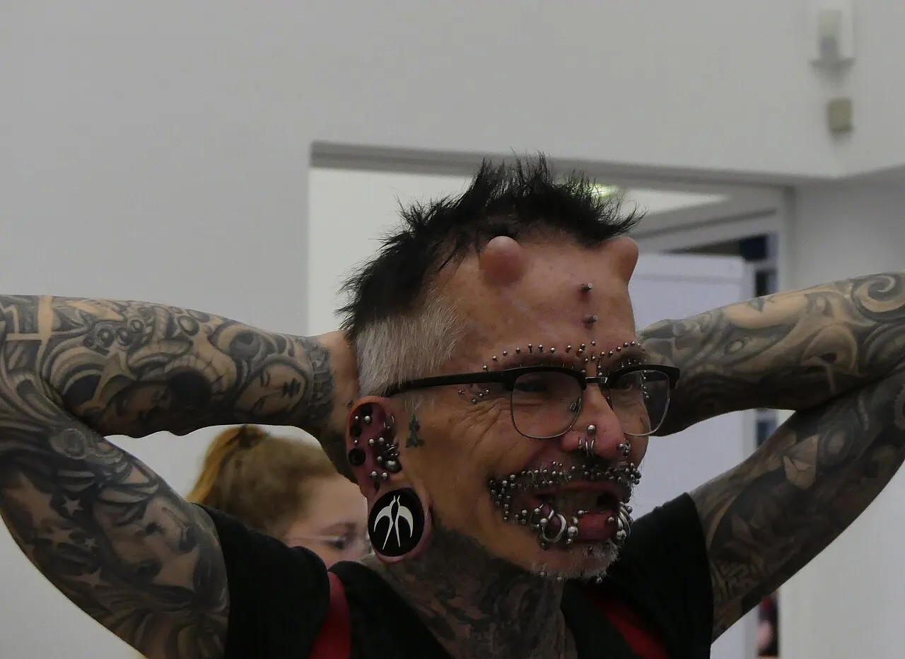 Rolf Buchholz at Tattoomenta, Kassel, 10 November 2018. Diana Kohrs, Wikimedia Commons, https://commons.wikimedia.org/wiki/File:Rolf_Buchholz_2018_Diana_Kohrs_IDTG.jpg, CC BY-SA 4.0 (https://creativecommons.org/licenses/by-sa/4.0/). Attribution: Diana Kohrs, “Rolf Buchholz 2018 Diana Kohrs IDTG,” CC BY-SA 4.0, via Wikimedia Commons. Resized to 1280 pixels wide; checked 2026-10-18.