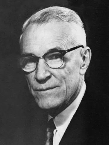 Signed portrait of William P. Murphy, dated 1975 or earlier according to the back of the photograph. Photographer unknown. Wikimedia Commons: https://commons.wikimedia.org/wiki/File:William_P_Murphy_2.jpg. Public domain in the U.S. under the no-notice publication rule; other-jurisdiction caveats apply. No edits.