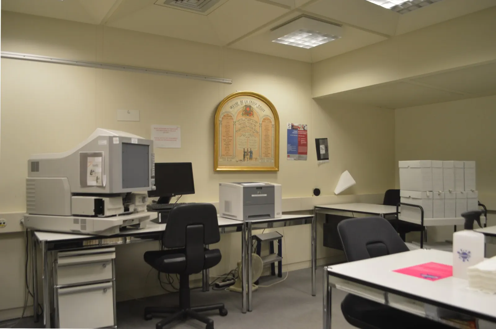 documentary photograph of the public archives reading room at ICRC headquarters in Geneva. Creator: RomanDeckert. [Wikimedia Commons file page](https://commons.wikimedia.org/wiki/File:CICR_ICRC-Archives-HQ-Geneva-ReadingRoom_RomanDeckert09062020.jpg); CC BY-SA 4.0; [license](https://creativecommons.org/licenses/by-sa/4.0/). Resized to 1,600 px maximum dimension; attribution and share-alike terms apply.
