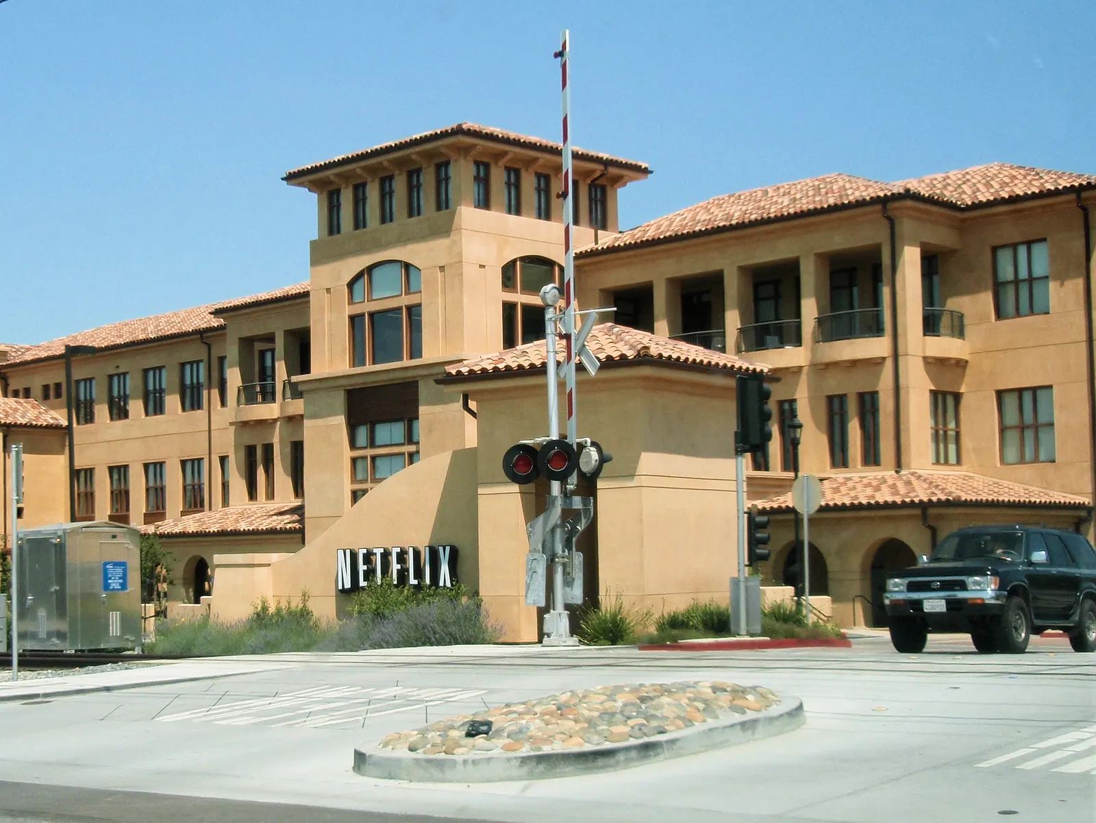 Coolcaesar, Netflix headquarters in Los Gatos, California, photographed 6 July 2008. Wikimedia Commons, CC BY-SA 3.0 (also GFDL); unaltered. https://commons.wikimedia.org/wiki/File:Netflix_headquarters.jpg