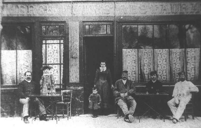 Архівне фото заїзду Раву в Овері / Archival photograph of the Auberge Ravoux in Auvers, where Van Gogh lodged.