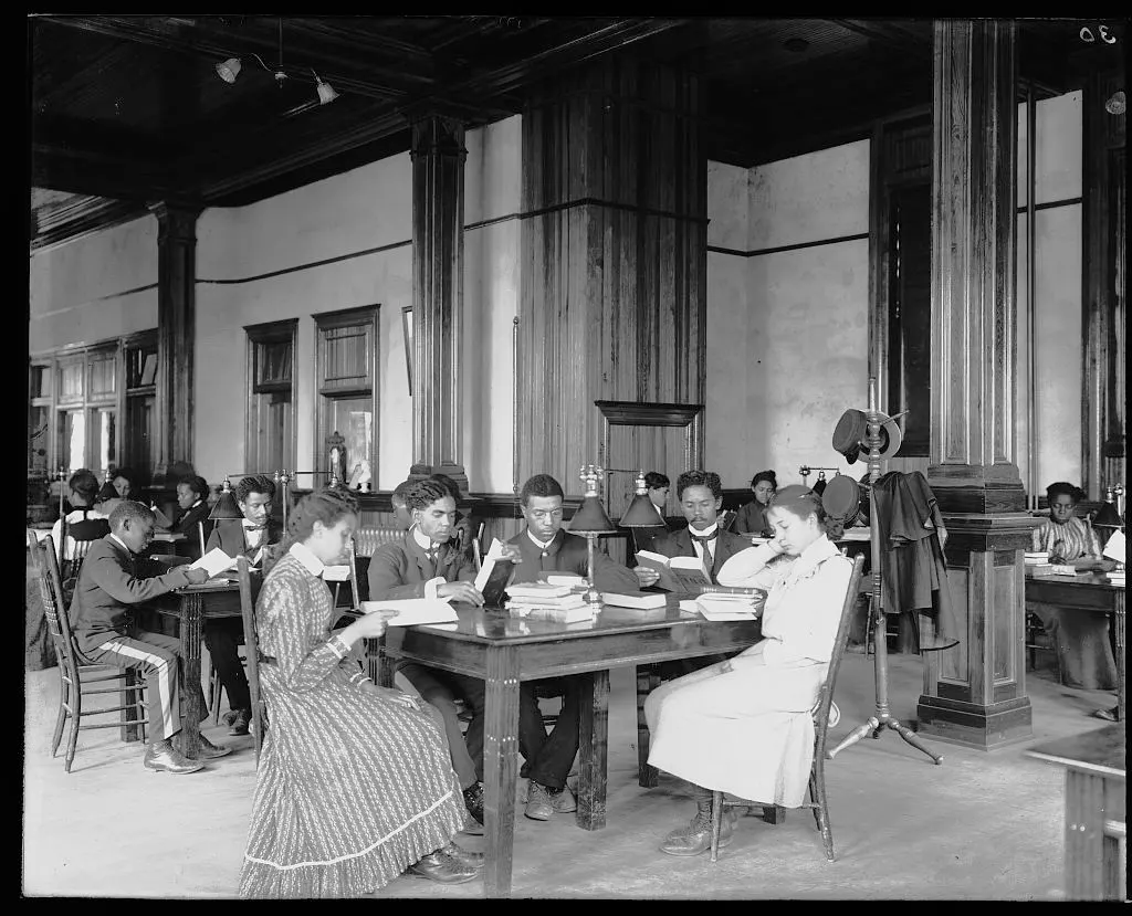 photograph of students reading in the Tuskegee Institute library, 1902; photographer Frances Benjamin Johnston, Library of Congress. LOC says no known restrictions on publication. Source: https://www.loc.gov/pictures/item/2009632000/.