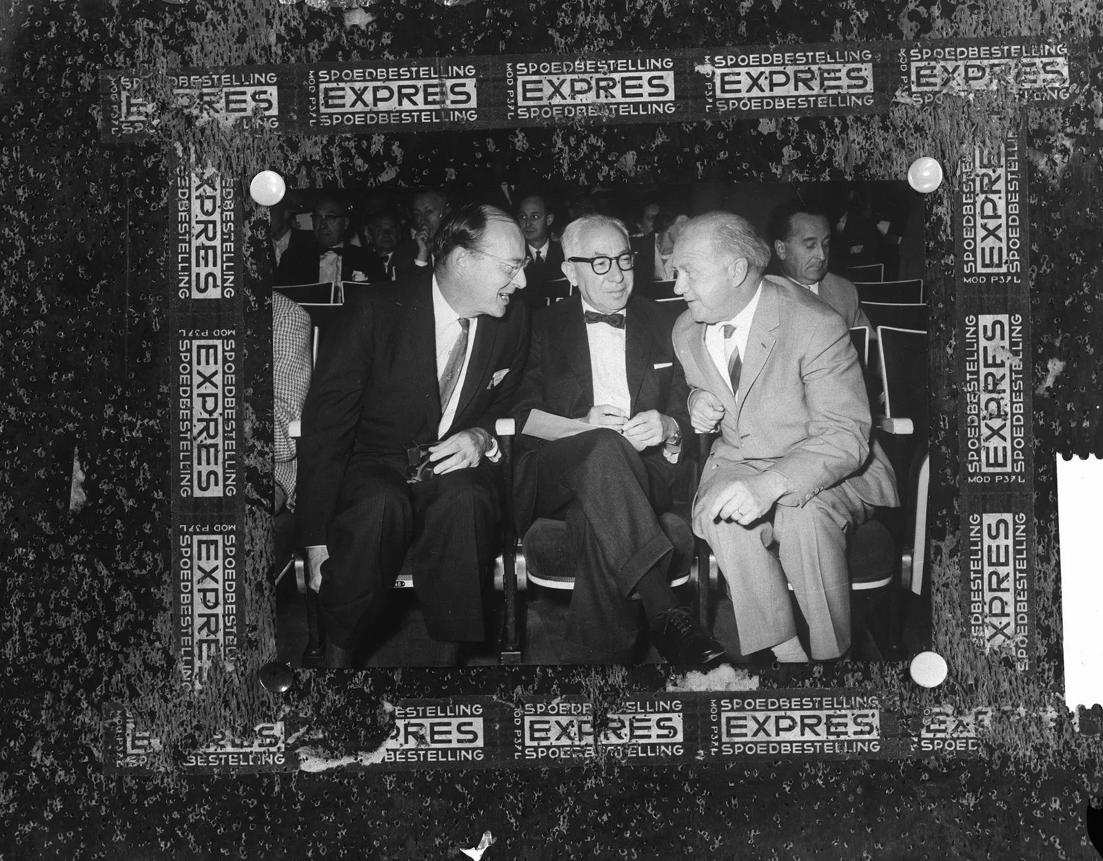 documentary photograph of John Bardeen with I. I. Rabi and Werner Heisenberg in New York on 2 July 1962. Photographer unknown / Anefo; Nationaal Archief. Source: [Wikimedia Commons file page](https://commons.wikimedia.org/wiki/File:Nobelprijswinnaar_(prof_dr_John_Bardeen_(VS)_prof_dr_IJ_Rabi_(New_york)_e,_Bestanddeelnr_914-0886.jpg). CC0 1.0 public-domain dedication. No edits; checked 18 October 2026.
