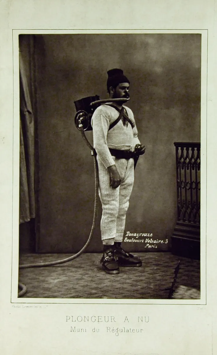 Documentary photograph/photoglyptie of a diver with the Denayrouze regulator, circa 1870; photographer Alfred Léon Lemercier. Commons file page: https://commons.wikimedia.org/wiki/File:Plongeur_%C3%A0_nu,_muni_du_R%C3%A9gulateur_(syst%C3%A8me_Denayrouze),_vers_1870.jpeg. Marked public domain in its country of origin and under the Public Domain Mark. Attribution: Alfred Léon Lemercier. File downloaded from linked original print at Rouillac; no edits.