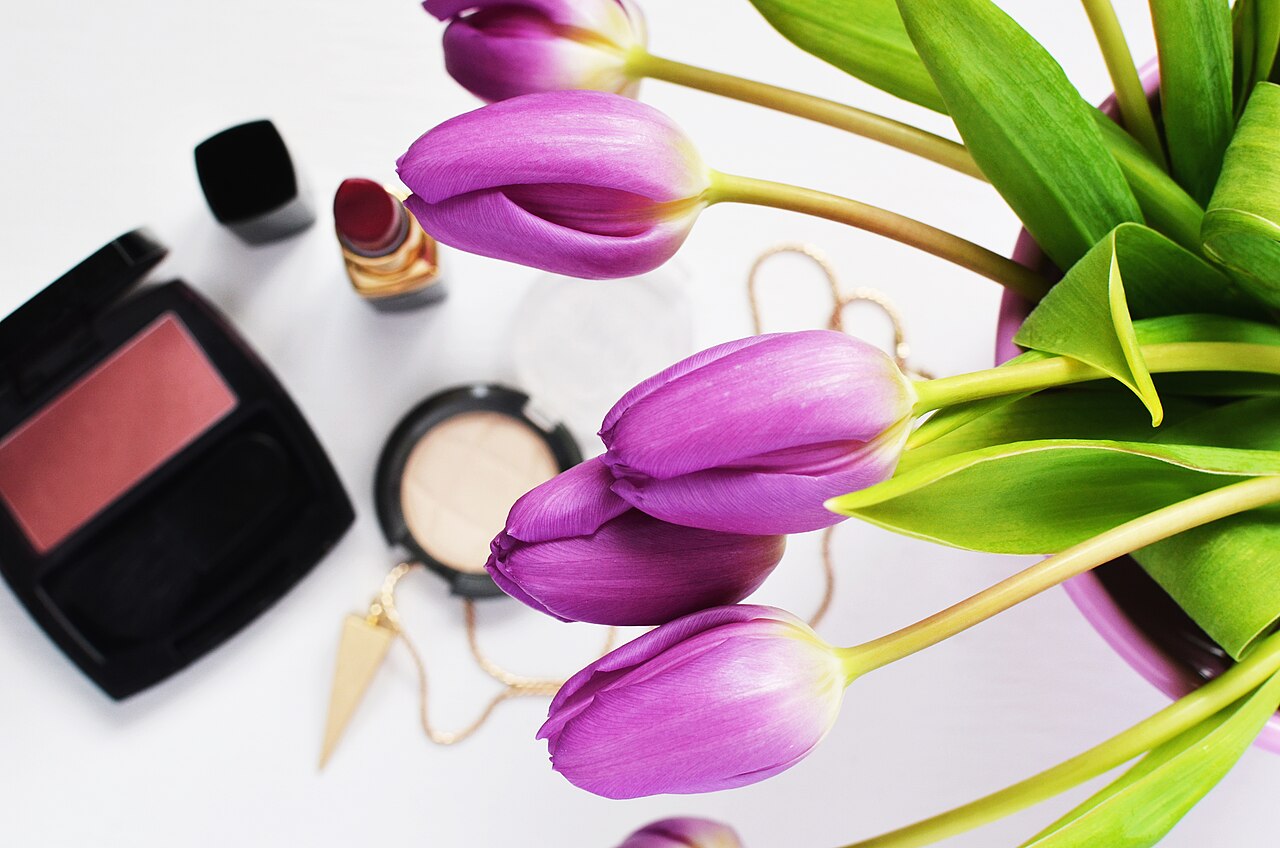 Makeup and lipstick still life, Pixel.la Free Stock Photos, Wikimedia Commons, CC0. https://commons.wikimedia.org/wiki/File:Makeup-beauty-lipstick-make-up_(24030573540).jpg