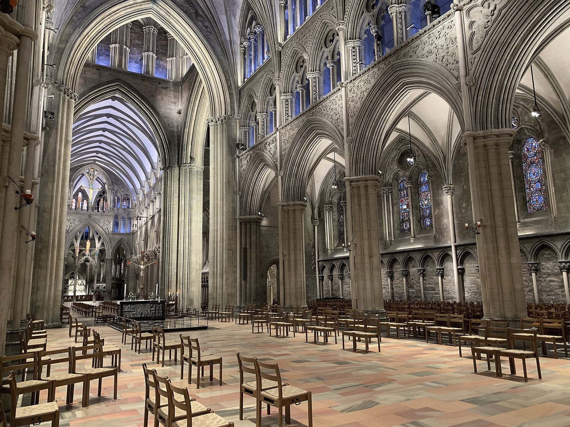 Інтер’єр собору Нідарос / Interior of Nidaros Cathedral.