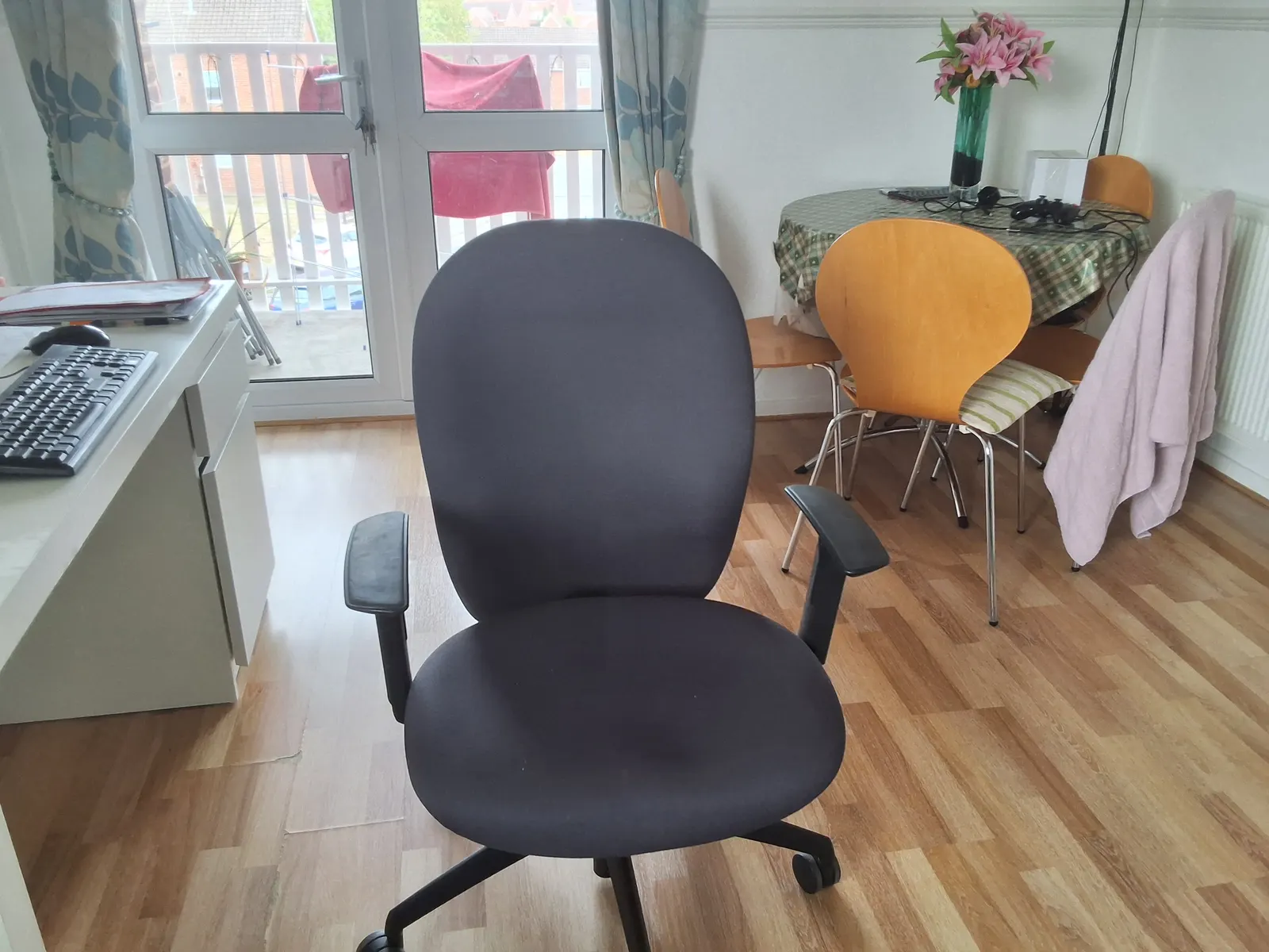 wheeled office chair in an office; contextual image, not the chair used by André Ortolf. Photographer Wikiediter2029, Wikimedia Commons, https://commons.wikimedia.org/wiki/File:Office_Chair.jpg, CC0 1.0 (https://creativecommons.org/publicdomain/zero/1.0/). Attribution not required; credited for provenance. No edits; checked 2026-10-18.