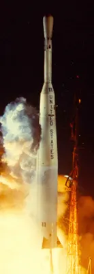 Photograph of the Telstar 1 launch, July 10, 1962; NASA/Kennedy Space Center. Smithsonian National Air and Space Museum asset page: https://commons.wikimedia.org/wiki/File:Thor-Delta_(Delta_11)_launches_Telstar-1_satellite_(1962-07-10,_Cape_Canaveral).jpg. Commons file page identifies NASA as creator, launch date and original caption; it states public domain in the U.S. as a NASA-created work. Attribution: NASA/KSC. Unmodified.