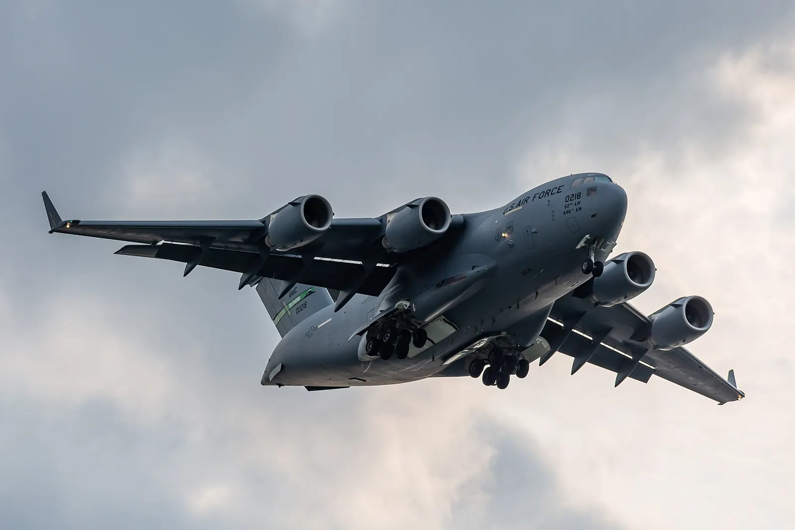 Boeing C-17 Globemaster III, tail 10-0218, on final approach at Kadena Air Base; photographer Balon Greyjoy; CC0. Original page: https://commons.wikimedia.org/wiki/File:20190327_C-17_Globemaster_Tail_10-0218_Kadena_AB-33.jpg. Attribution: Balon Greyjoy via Wikimedia Commons (CC0; attribution appreciated, not required). Caption clarifies this is not Fast's aircraft or attempt.